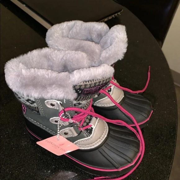 **** SOLD LOCALLY ****Girls London Fog snow boots - Picture 2 of 5